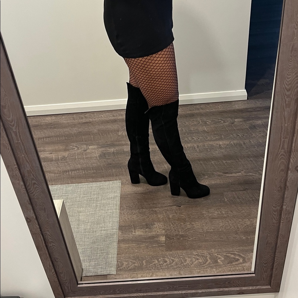 Brown’s Elegant Black Suede Knee-High Boots